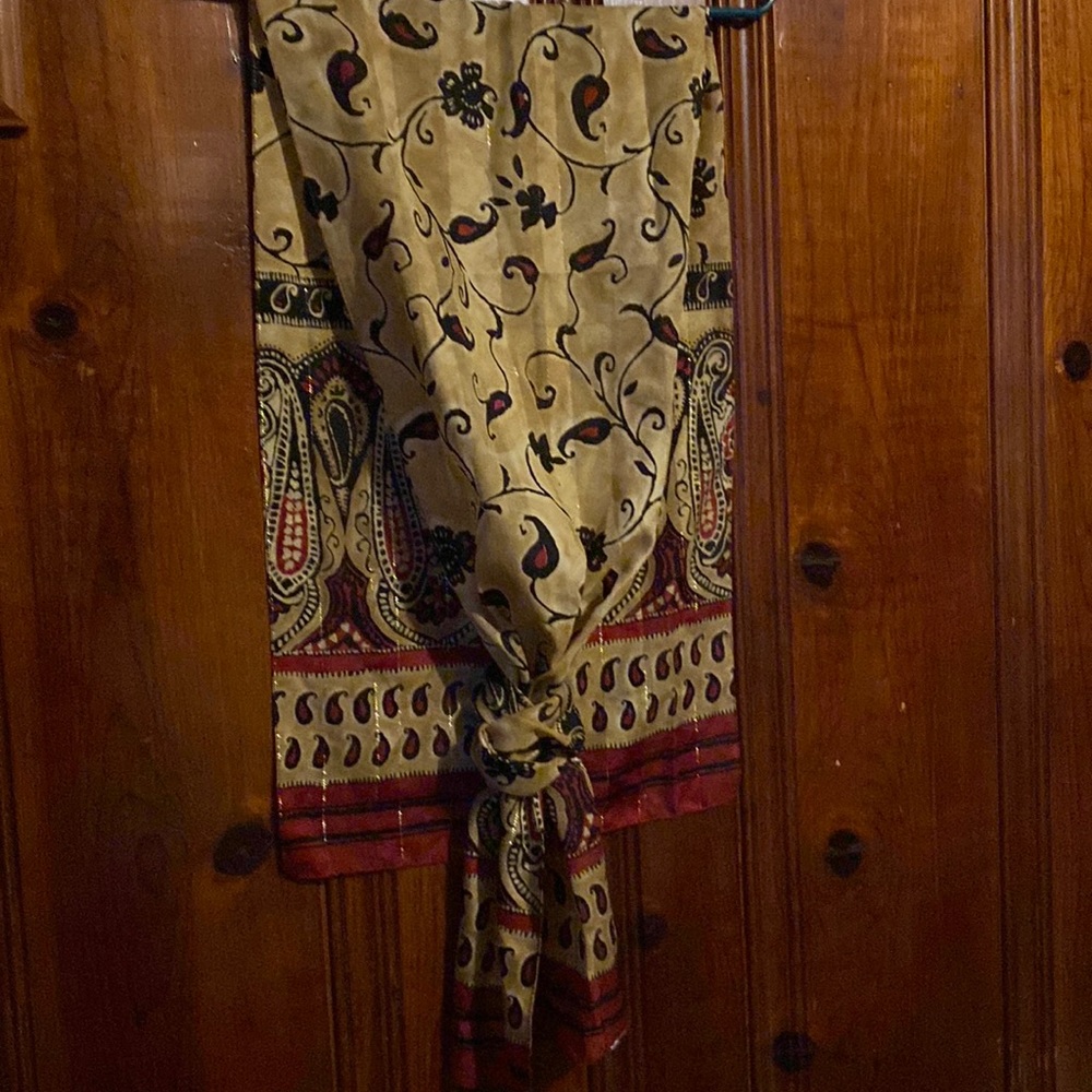 New, geometric pattern scarf, beige, black, burgundy colors